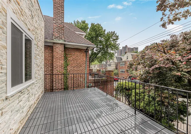 Listing Photo 4 - Condo for sale in building located at 6140 Delafield Ave, New York, NY 10471
