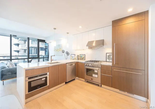 Sale Pending at 33-66 Farrington Strm #10I, Flushing, NY 11354 | MLS# 833620 | Listing updated on 2026-02-28