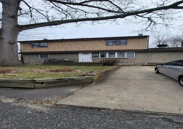 2nd image of 40 Samuel St, Ronkonkoma, NY 11779 | MLS# 834130
