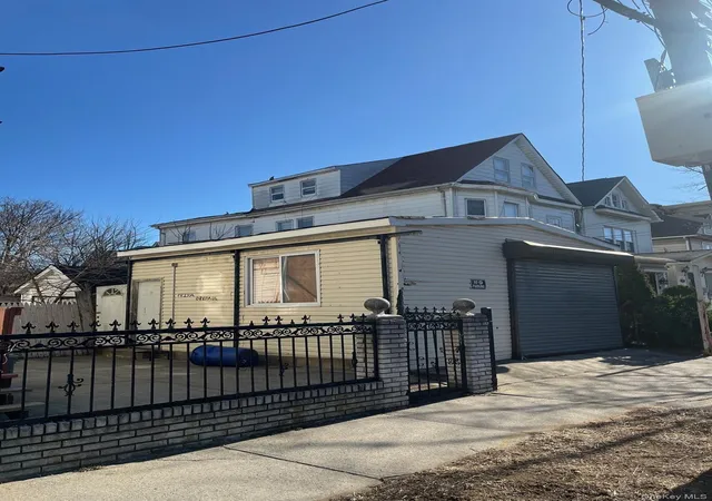 Photo 4 of House for sale at 14538 Tuskegee Airmen Way, Jamaica, NY 11435 | MLS# 834514 | Listing updated on 2026-09-30