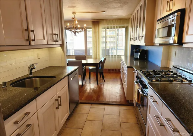 2nd image of 18 15 215th St #6 M, New York, NY 11360 | MLS# 834870
