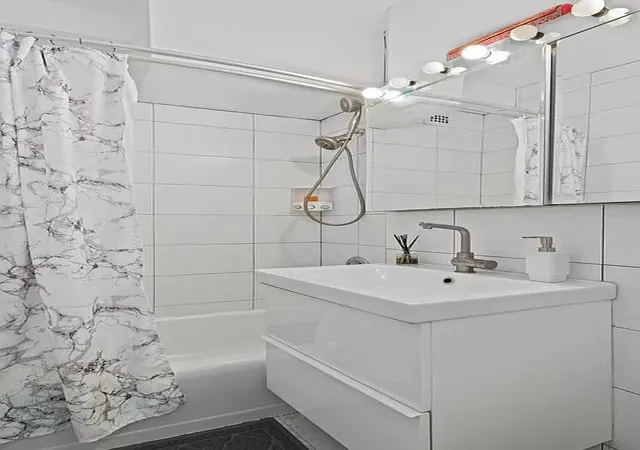 Listing Photo 4 - Condo for sale in 240 East 46th Street Condo located at 240 46 E, New York, NY 10017 - Unit #10E