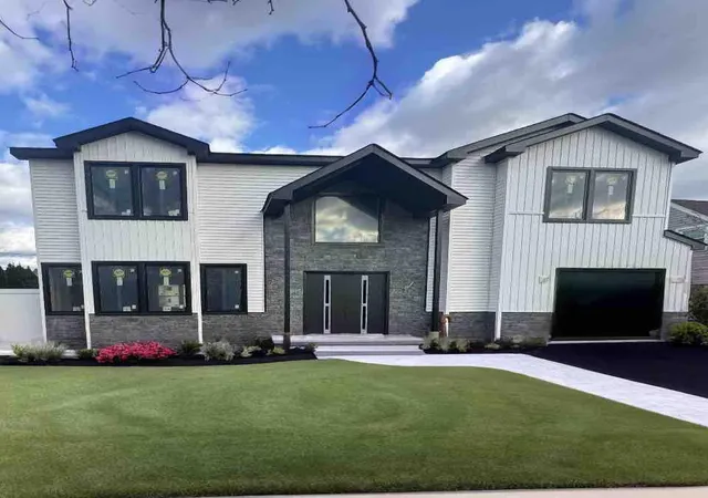 Photo 1 of Sale Pending at 375 Loring Rd, Levittown, NY 11756 | MLS# 835477 | Listing updated on 2025-06-04