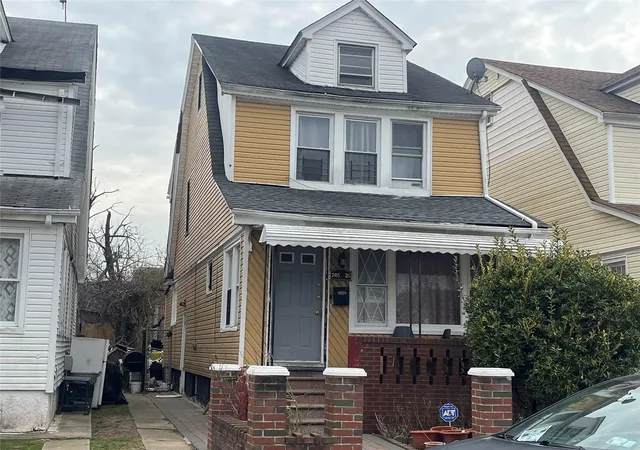Photo 3 of Sale Pending at 205 26 116th Road, Saint Albans, NY 11412 | MLS# 836689 | Listing updated on 2026-06-10