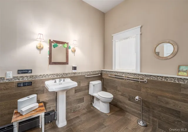 25th image of 13100 Main Rd, Mattituck, NY 11952 | MLS# 837910