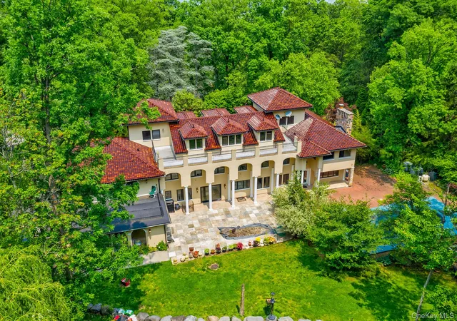 2nd image of 262 Harbor Acres Rd, Port Washington, NY 11050 | MLS# 838013