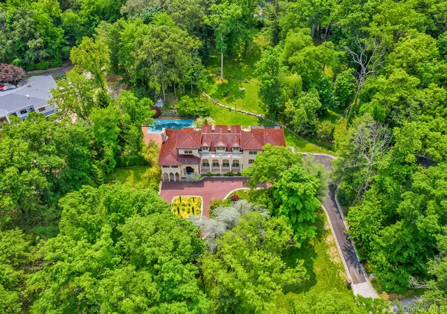 3rd image of 262 Harbor Acres Rd, Port Washington, NY 11050 | MLS# 838013