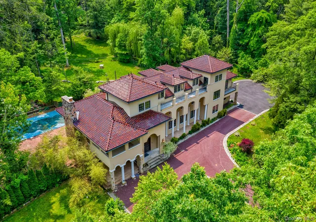 4th image of 262 Harbor Acres Rd, Port Washington, NY 11050 | MLS# 838013
