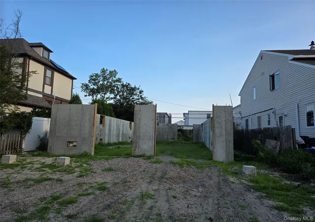 Photo 4 of Single family home for sale at 460 E Market St, Long Beach, NY 11561 | MLS# 838240 | Listing updated on 2026-07-28