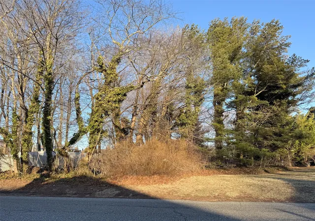 1st image of Lincoln Ave, Sayville, NY 11782 | MLS# 838267