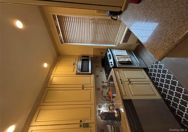 3rd image of 194 Smith St #3P, Hempstead, NY 11520 | MLS# 839068