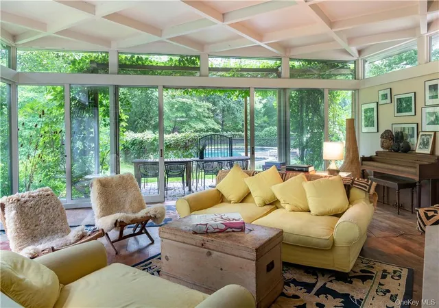Photo 3 of Single family home for sale at 21 Woods Rd, Palisades, NY 10964 | MLS# 839399 | Listing updated on 2026-04-07