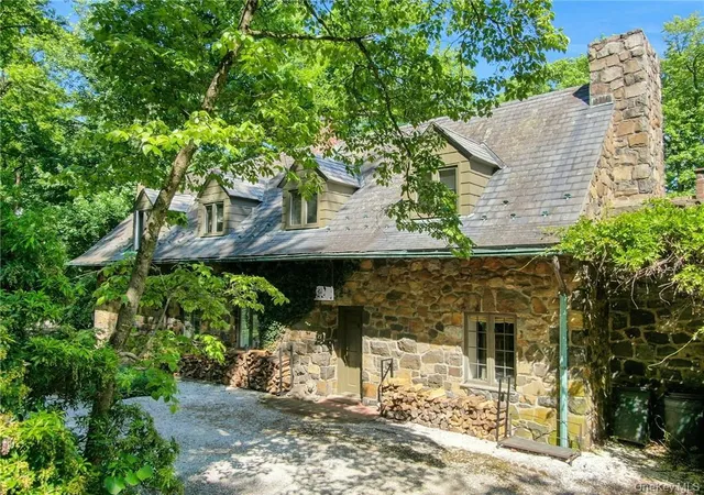 2nd image of 21 Woods Rd, Palisades, NY 10964 | MLS# 839399