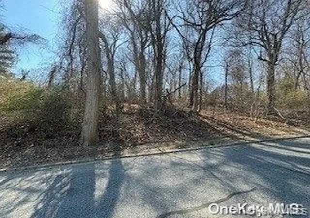 2nd image of Seacrest Dr, Huntington, NY 11743 | MLS# 839482