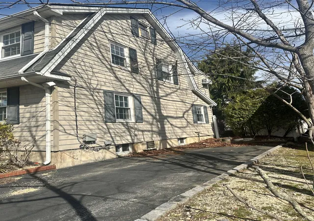 4th image of 122 Finucane Pl, Hempstead, NY 11598 | MLS# 839753