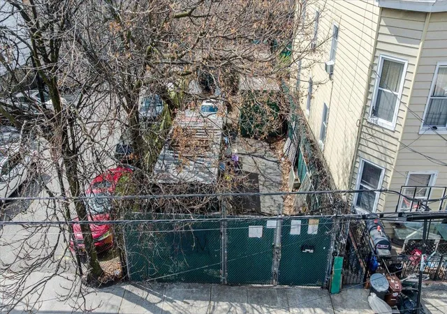 2nd image of 1667 Hunt Ave, Bronx, NY 10462 | MLS# 840073