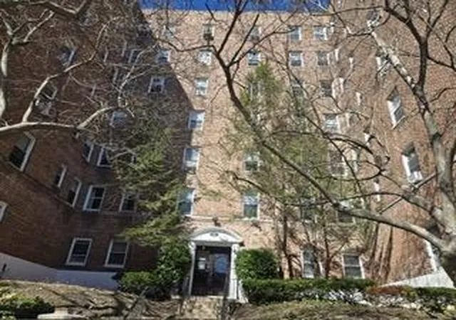 2nd image of 801 Bronx River Rd, Bronxville, NY 10708