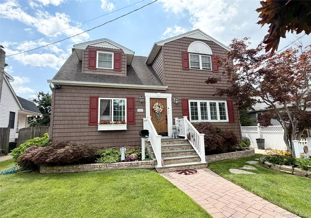 Photo 2 of Sale Pending at 55 Willow Ln, Babylon, NY 11757 | MLS# 840531 | Listing updated on 2026-09-12
