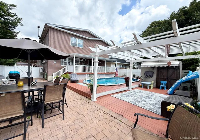 Photo 3 of Sale Pending at 55 Willow Ln, Babylon, NY 11757 | MLS# 840531 | Listing updated on 2026-09-12