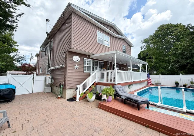 Photo 4 of Sale Pending at 55 Willow Ln, Babylon, NY 11757 | MLS# 840531 | Listing updated on 2026-09-12