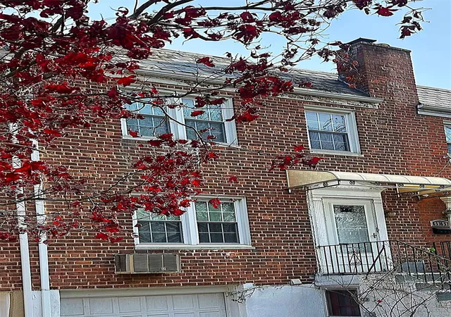 Photo 3 of Sale Pending at 6957 197th Street, Fresh Meadows, NY 11365 | MLS# 841886 | Listing updated on 2025-08-09