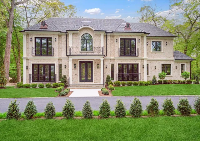 Single family home for sale at 20 Knollwood Rd, Glen Head, NY 11545 | MLS# 842292 | Listing updated on 2026-03-12