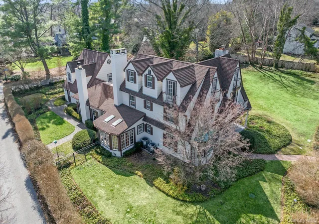 3rd image of 3 Wincoma Dr, Huntington, NY 11743 | MLS# 842578