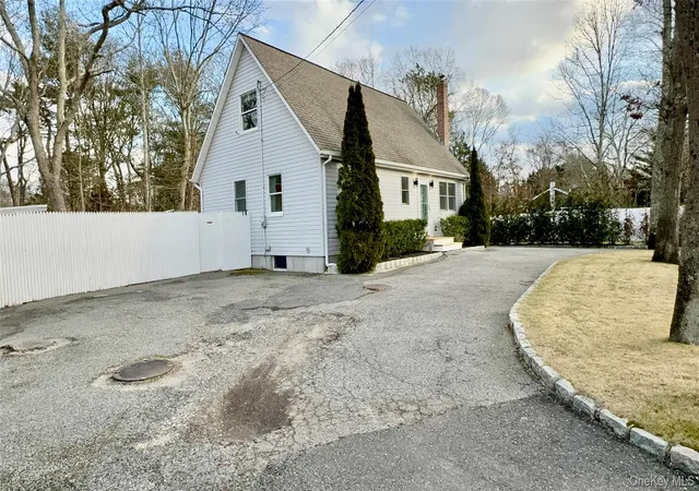 20th image of 4 N Westbury Rd, Hampton Bays, NY 11946 | MLS# 842993