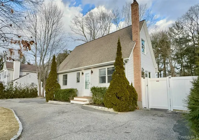 1st image of 4 N Westbury Rd, Hampton Bays, NY 11946 | MLS# 842993