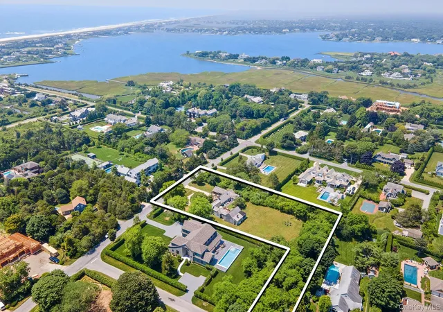 Photo 4 of Single family home for sale at 19 Quaquanantuck Ln, Southampton, NY 11959 | MLS# 843144 | Listing updated on 2026-09-25