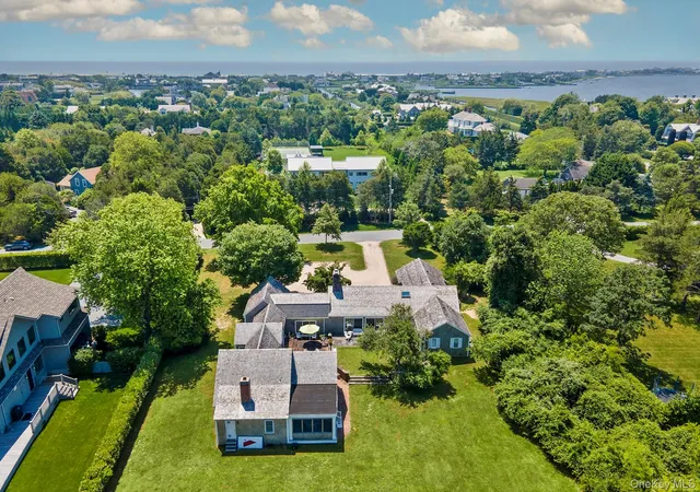 2nd image of 19 Quaquanantuck Ln, Southampton, NY 11959 | MLS# 843144