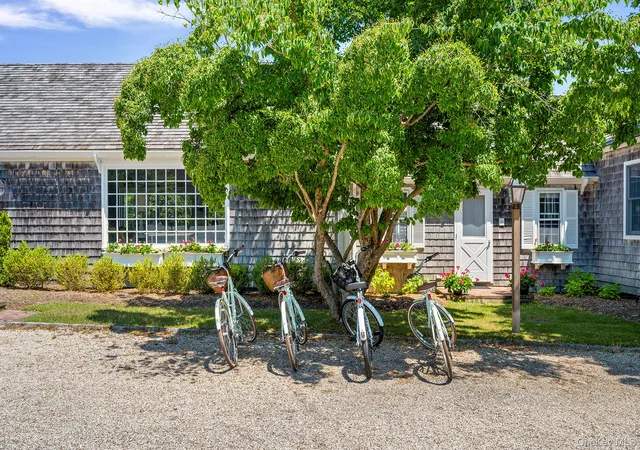 Photo 3 of Single family home for sale at 19 Quaquanantuck Ln, Southampton, NY 11959 | MLS# 843144 | Listing updated on 2026-07-28
