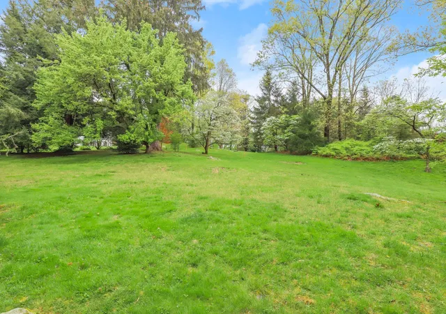 Photo 2 of Sale Pending at 32 4 Orchard Dr, Armonk, NY 10504 | MLS# 846665 | Listing updated on 2025-08-05