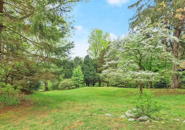 Photo 3 of Sale Pending at 32 4 Orchard Dr, Armonk, NY 10504 | MLS# 846665 | Listing updated on 2025-08-05