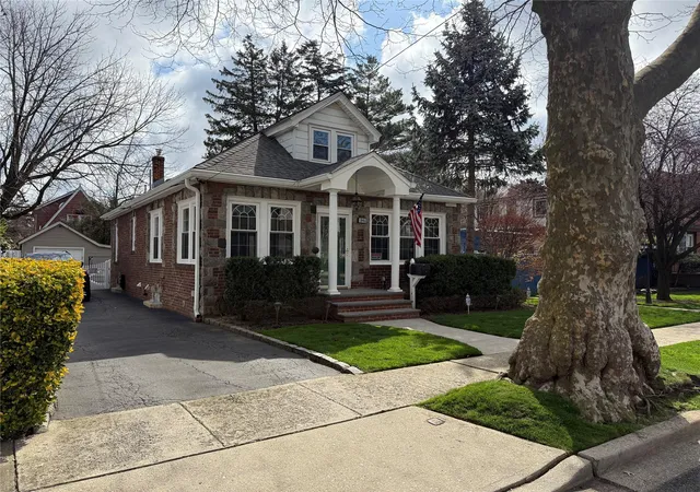 1st image of 1905 Bryant Pl, Hempstead, NY 11510 | MLS# 848377