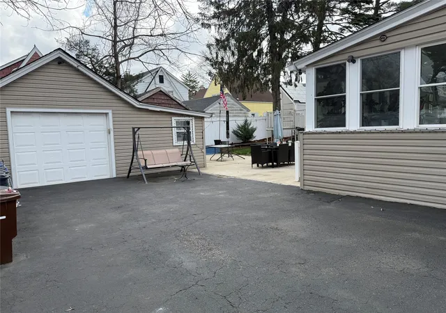4th image of 1905 Bryant Pl, Hempstead, NY 11510 | MLS# 848377