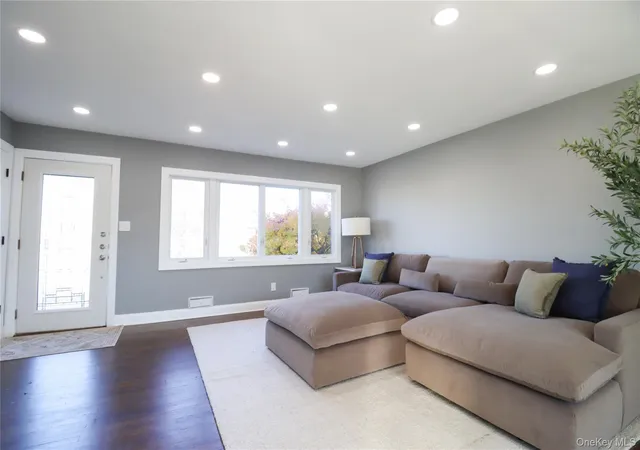 2nd image of 14a Earl Pl, Amityville, NY 11701 | MLS# 848924