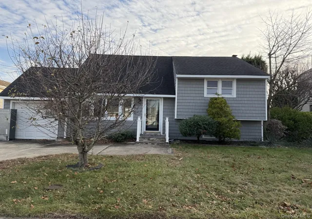 1st image of 14a Earl Pl, Amityville, NY 11701 | MLS# 848924