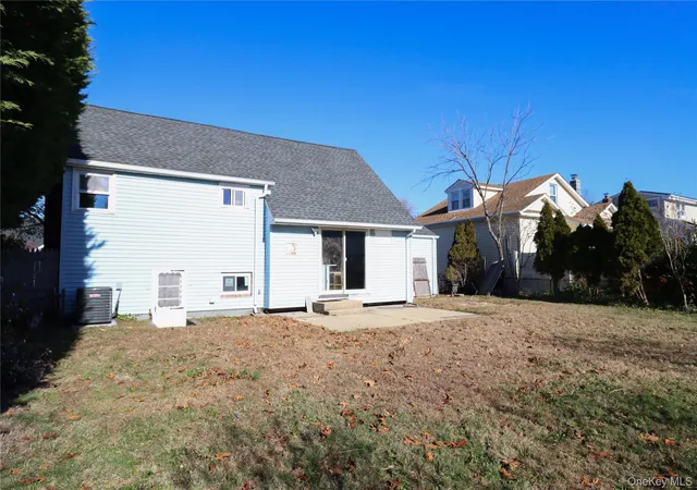 33rd image of 14a Earl Pl, Amityville, NY 11701 | MLS# 848924