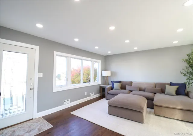 4th image of 14A Earl Pl, Amityville, NY 11701 | MLS# 848924