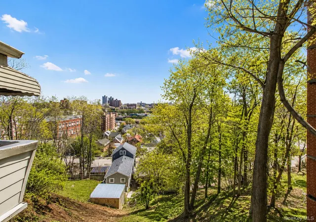 Listing Photo 5 - Condo for sale in building located at 3650 Waldo Ave, New York, NY 10463