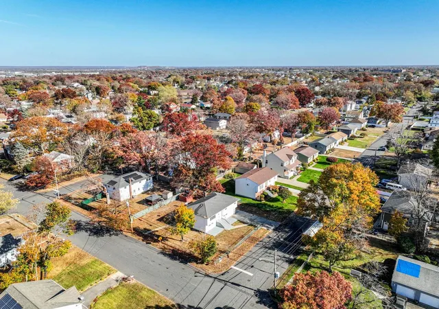 3rd image of 55 Glenmalure St, Amityville, NY 11701 | MLS# 849469