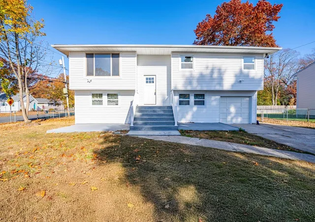4th image of 55 Glenmalure St, Amityville, NY 11701 | MLS# 849469