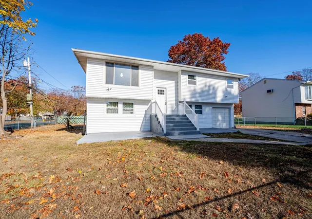 5th image of 55 Glenmalure St, Amityville, NY 11701 | MLS# 849469