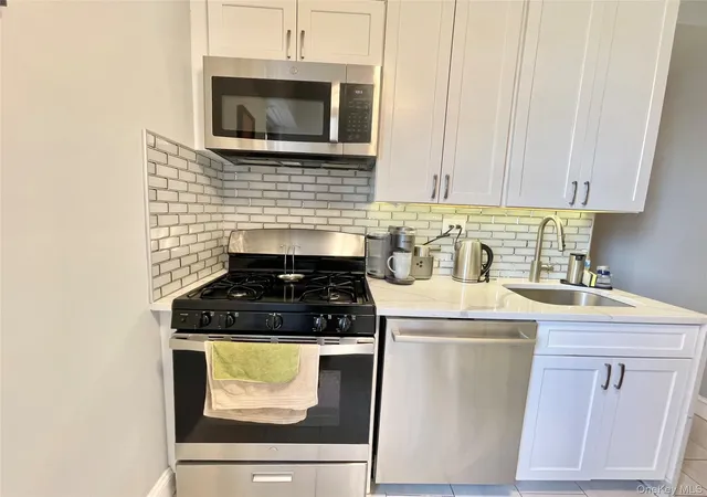 4th image of 61-20 Grand Central Pkwy #A1503, Forest Hills, NY 11375 | MLS# 850142