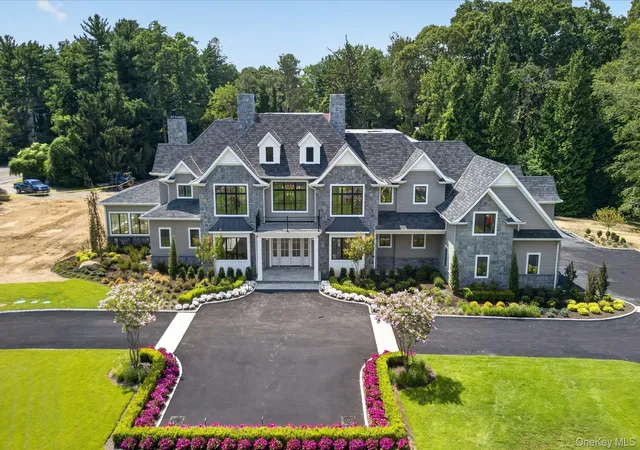 Single family home for sale at 2 E Gate Rd, Huntington, NY 11743 | MLS# 850219