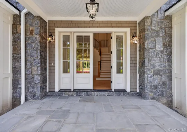 Photo 2 of Mansion for sale at 2 E Gate Rd, Huntington, NY 11743 | MLS# 850219 | Listing updated on 2026-10-04