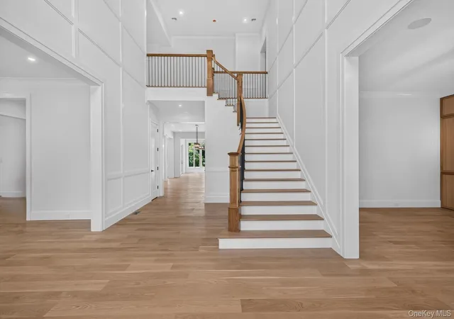Photo 3 of Mansion for sale at 2 E Gate Rd, Huntington, NY 11743 | MLS# 850219 | Listing updated on 2026-10-04