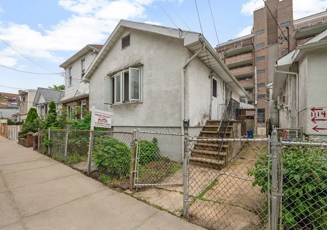 Photo 2 of Sale Pending at 1114 Banner Ave, Brooklyn, NY 11235 | MLS# 850397 | Listing updated on 2026-05-28