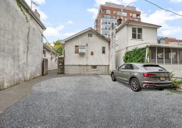 Photo 3 of Sale Pending at 1114 Banner Ave, Brooklyn, NY 11235 | MLS# 850397 | Listing updated on 2026-05-28